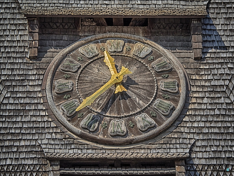Honfleur Wooden Clock v.11.37.23