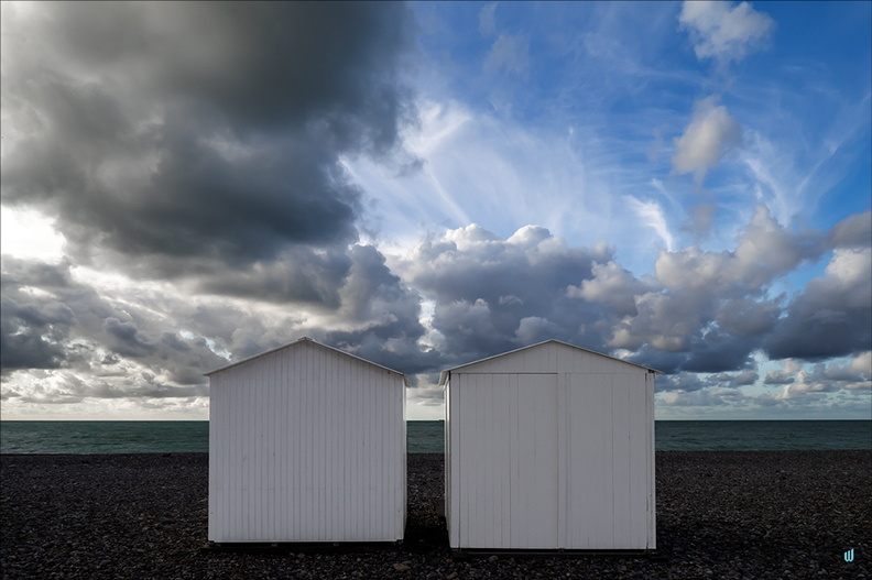 Two white beach cabins v2.0