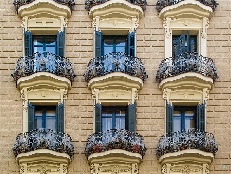 P4250137-building copie-733px