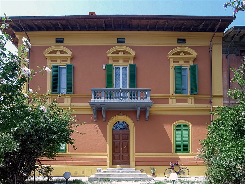 Casa con bicicletta