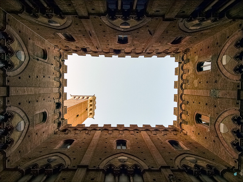 Siena - Cortile del Podestà - Torre del Mangia - H