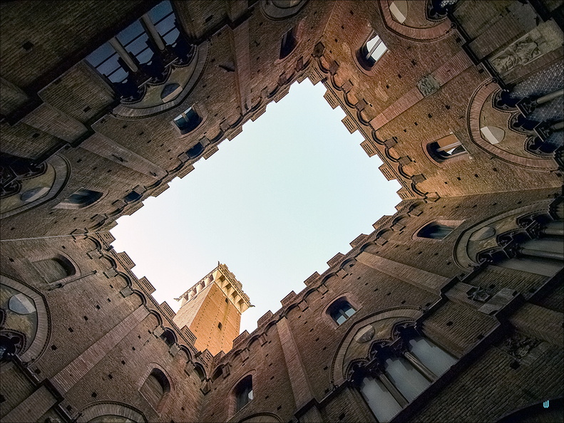Siena - Cortile del Podestà - Torre del Mangia - D