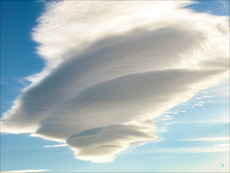 Lenticular cloud 01