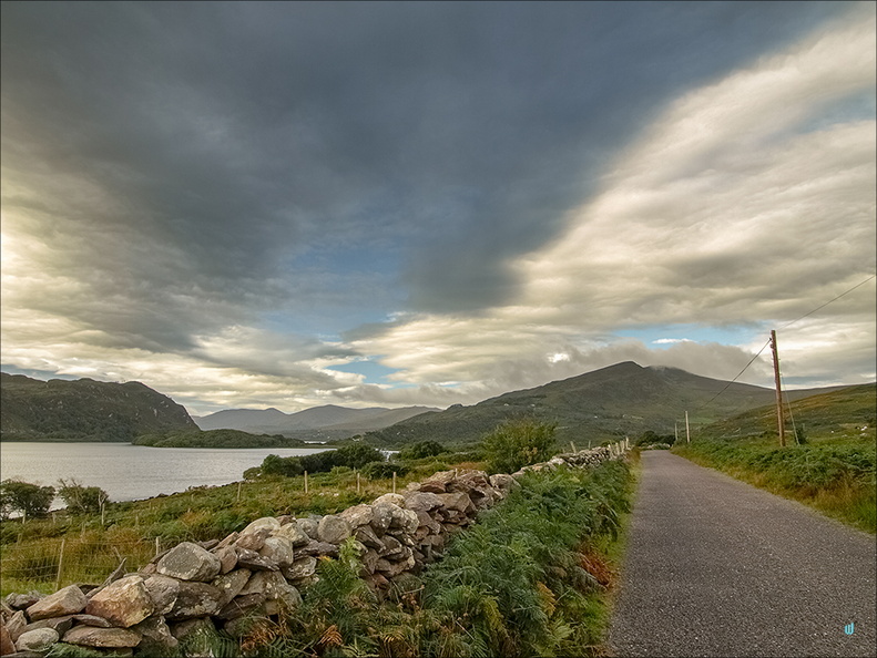 The road along the lake
