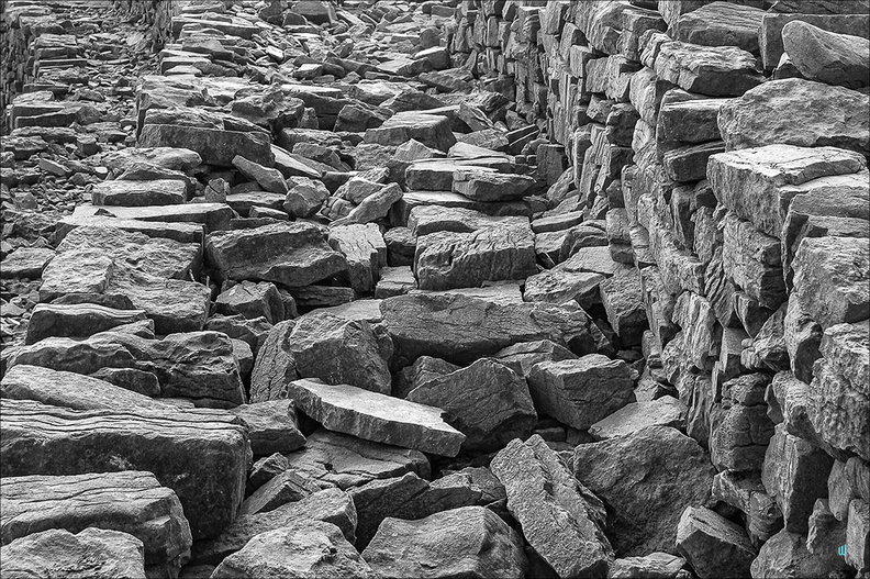 Dún Aengus - On the wall - B&W